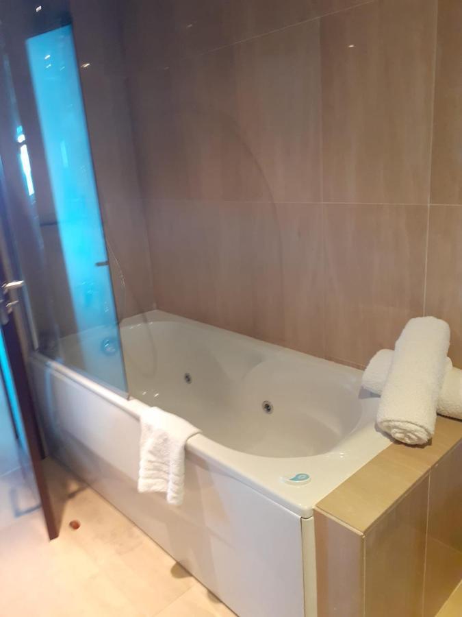 Bahia De La Plata Seafront Appartement Estepona Buitenkant foto
